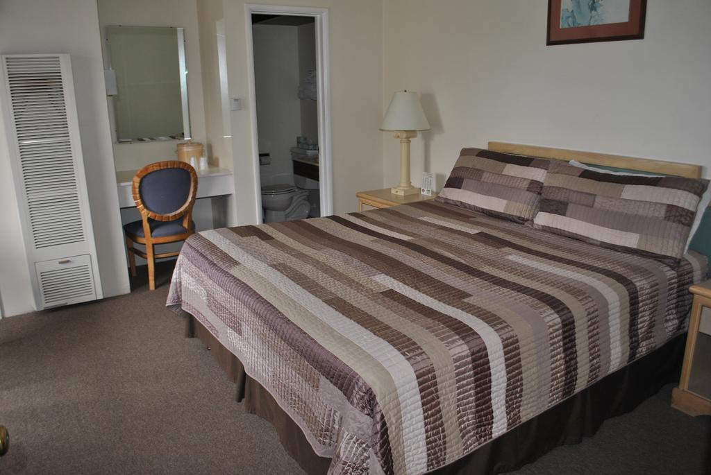 Pacific Crest Hotel Santa Barbara Room photo